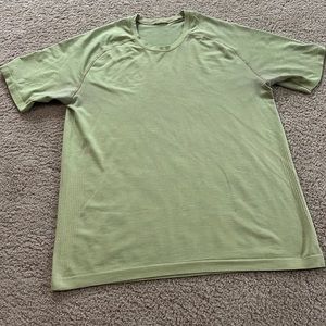 Men’s LuluLemon shirt